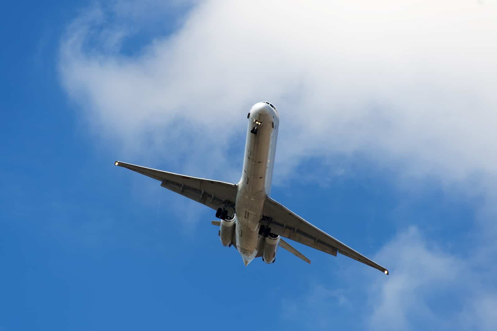 How Long Does It Take for A Plane to Descend And Land ...